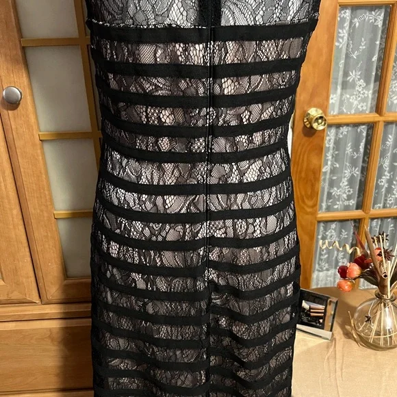 Adranna Papell Womens Black Lace Dress Size 12P Excellent condition. - Picture 11 of 15